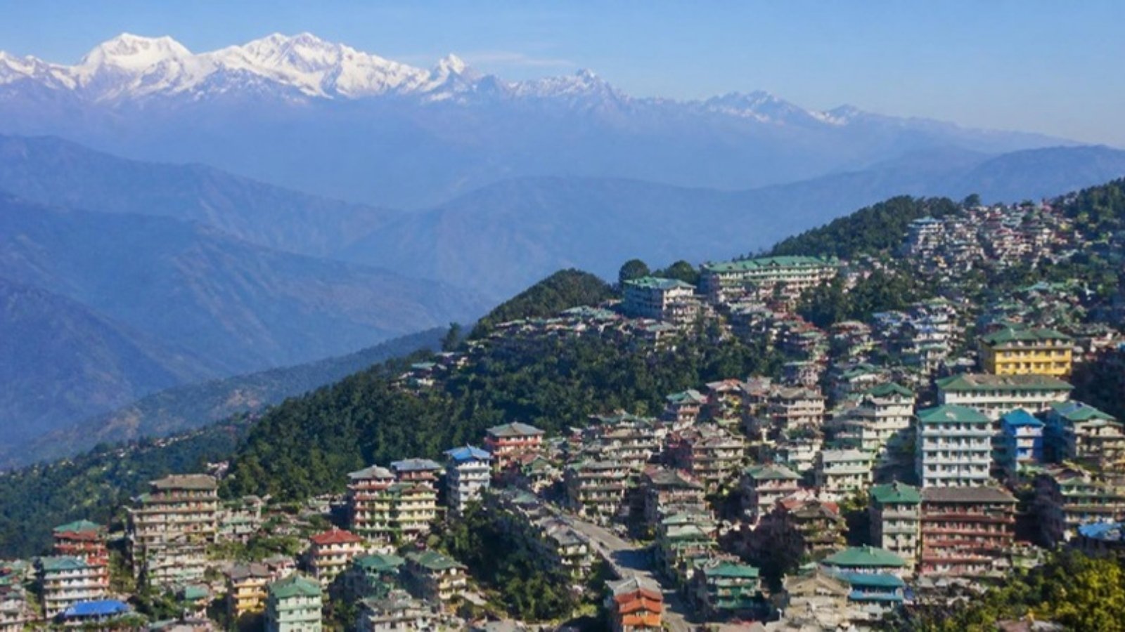 Gangtok city view with Kanchenjunga peaks – Gangtok tour package 3 nights 4 days