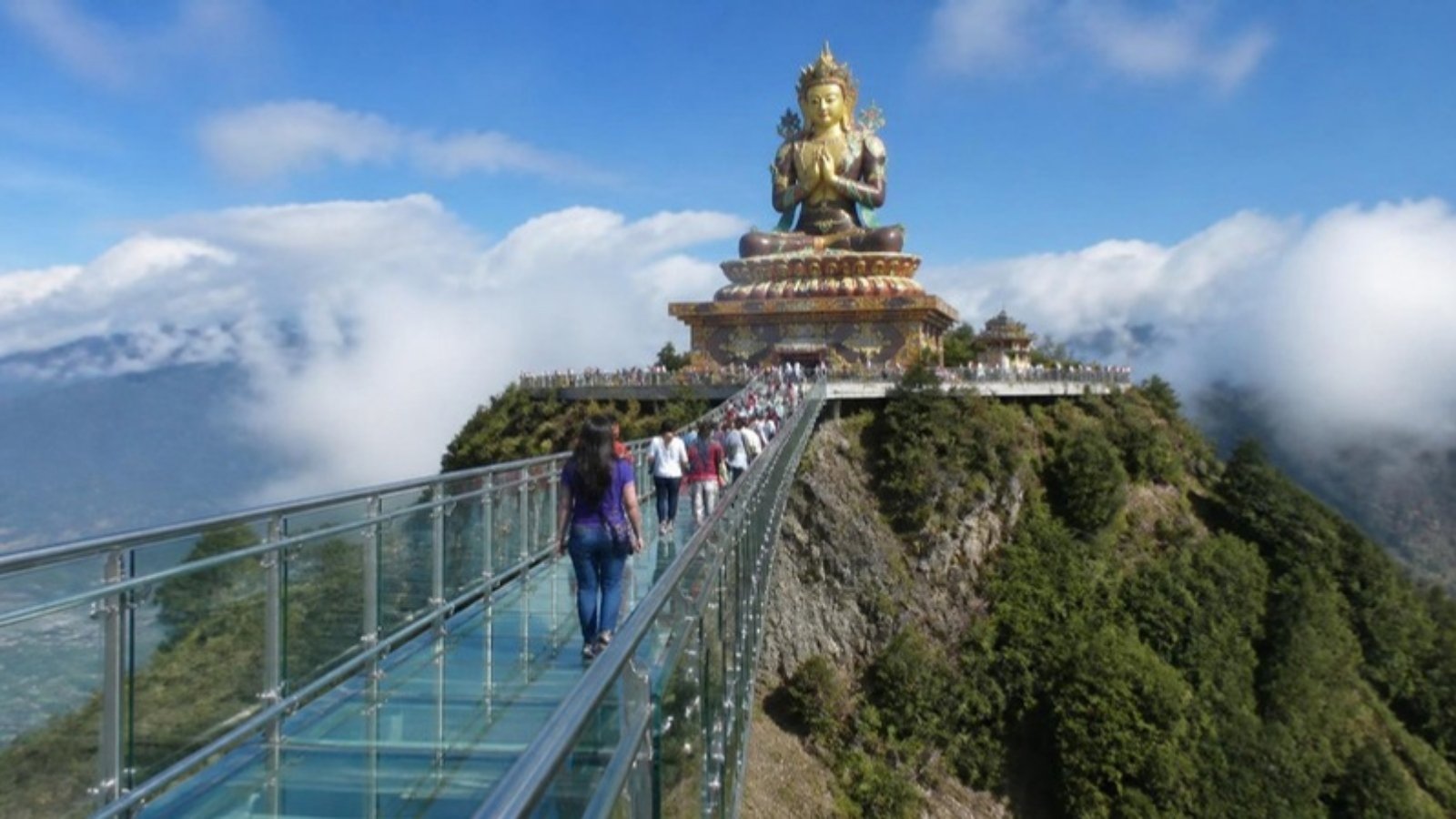 Pelling Skywalk glass bridge leading to Chenrezig statue
